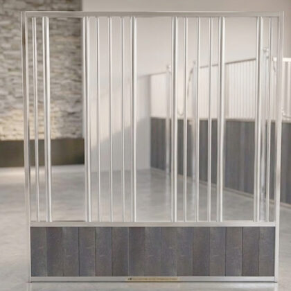 Paardenbox voerwand