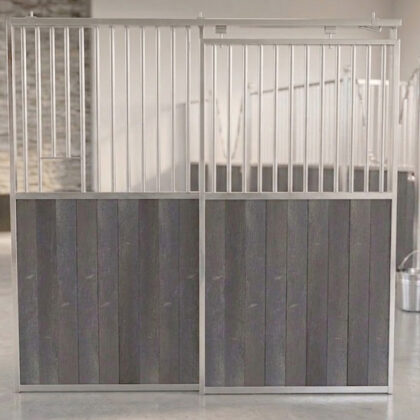 Paardenbox voorwand met schuifdeur